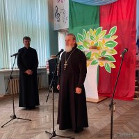 Протоиерей Виктор Колосовский поздравил работников сельского хозяйства с окончанием уборки зерновых