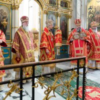 В день памяти священномученика Вениамина, митрополита Петроградского, епископ Антоний принял участие в Божественной литургии в Свято-Духовом кафедральном соборе города Минска