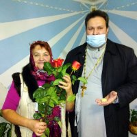 Протоиерей Игорь Волков поздравил с праздником Покрова Пресвятой Богородицы многодетных прихожанок