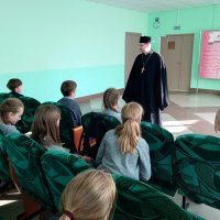 Протоиерей Георгий Суботковский провел беседу в Зельвенской гимназии 